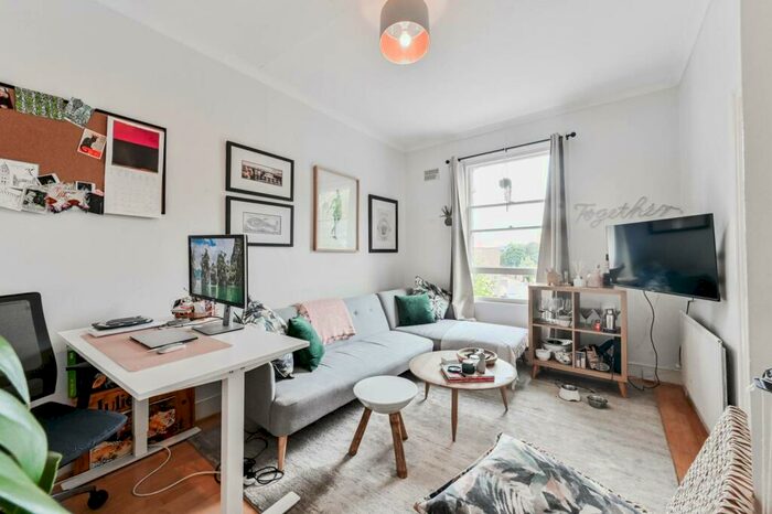 1 Bedroom Flat To Rent In Brooke Road, Stoke Newington, London, N16