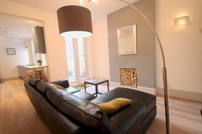 2 Bedroom Property To Rent In Thurlow Road, Leicester, LE2