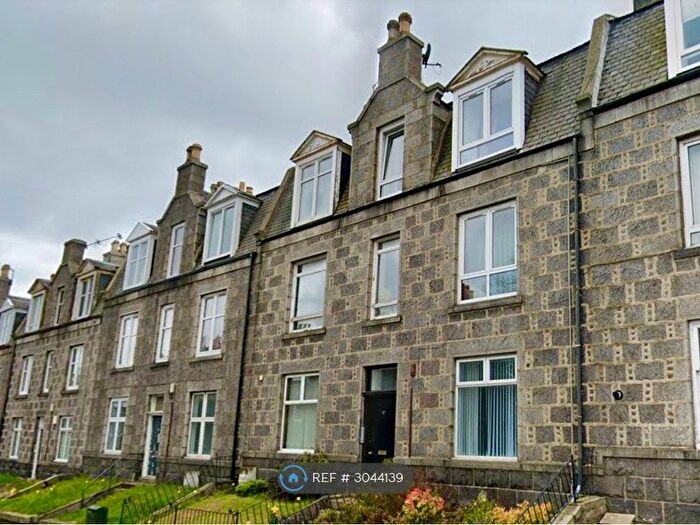 2 Bedroom Flat To Rent In Menzies Road, Aberdeen, AB11