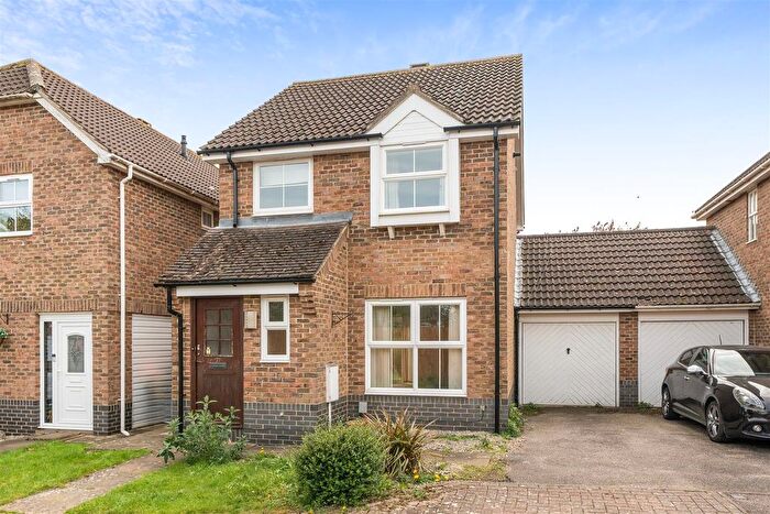 3 Bedroom Detached House For Sale In The Cloisters, Bedford, MK41