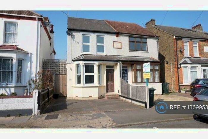 3 Bedroom Semi-Detached House To Rent In Fulwich Road, Dartford, DA1