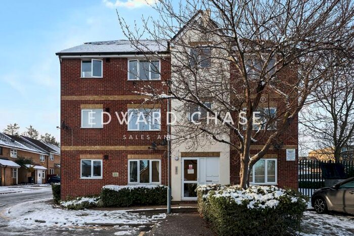 2 Bedroom Flat To Rent In Fenman Gardens, Goodmayes, IG3