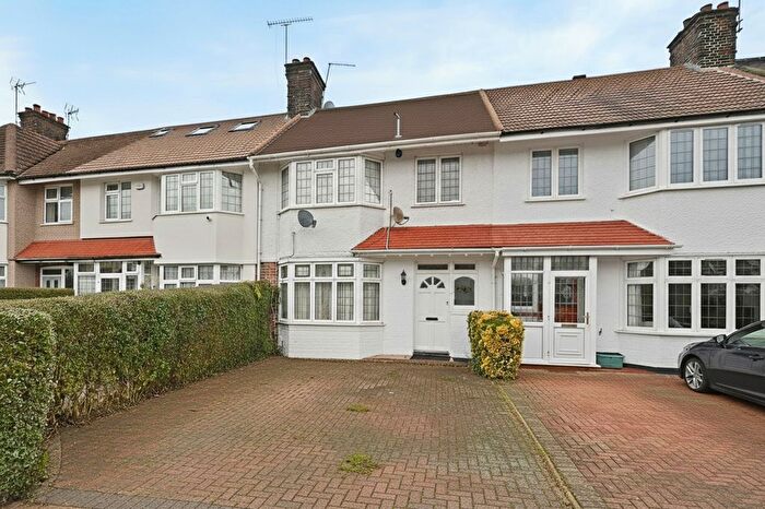 2 Bedroom Maisonette For Sale In Woodlands, Harrow, HA2