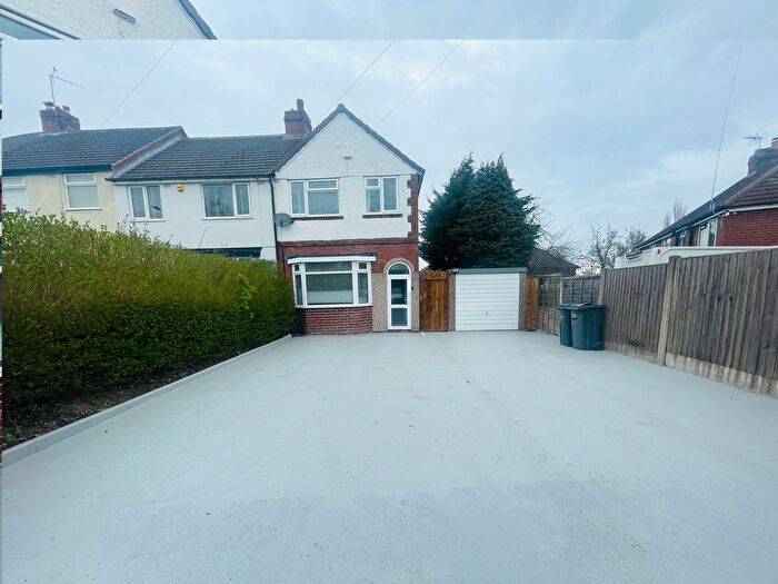 3 Bedroom End Of Terrace House For Sale In Groveley Lane, Birmingham, B31