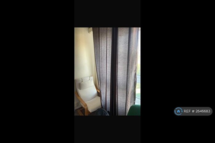 3 Bedroom Flat To Rent In Holborn Towers, Leeds, LS6