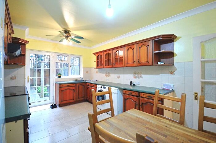 3 Bedroom Terraced House To Rent In East Acton Lane, London, W3