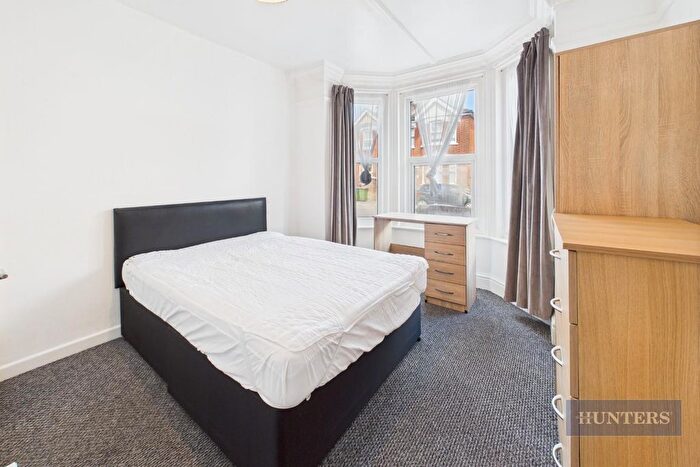 5 Bedroom Semi-Detached House To Rent In Newcombe Road, Southampton, SO15