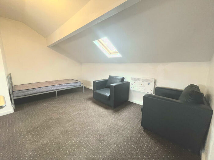 2 Bedroom Flat To Rent In East Park Mount, Leeds, West Yorkshire, LS9