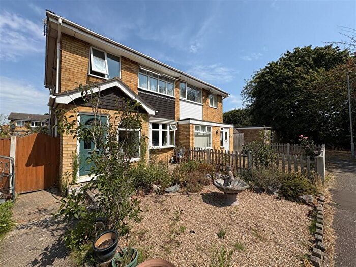 4 Bedroom Semi Detached House To Rent In Crofters Walk, Belton, NR31