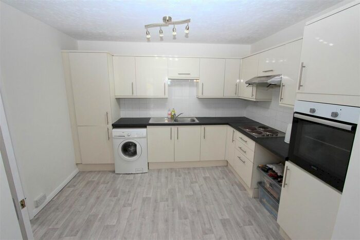 Detached House To Rent In Luton Road, Chatham, ME4