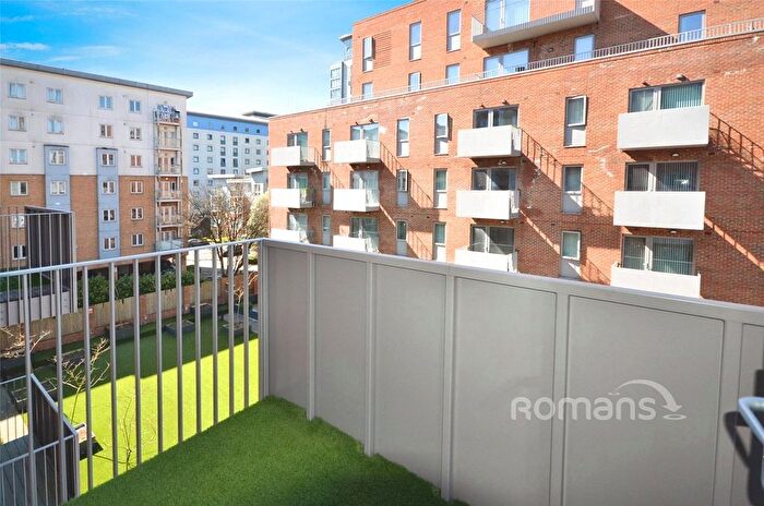 1 Bedroom Flat For Sale In Petersfield Avenue, Slough, Berkshire, SL2