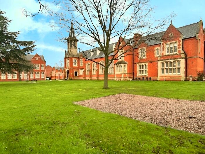 2 Bedroom Flat To Rent In Burton Drive, Retford, Nottinghamshire, DN22