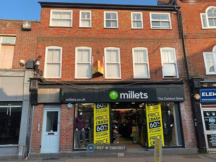2 Bedroom Flat To Rent In High St, Chesham, HP5