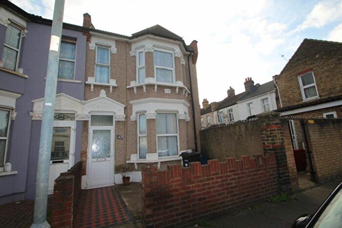 3 Bedroom House To Rent In Henley Road Ilford, IG1