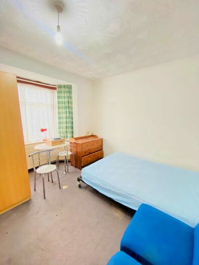 1 Bedroom Flat To Rent In Kingsley Road, Hounslow, TW3