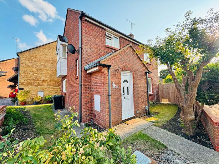 3 Bedroom Semi-Detached House To Rent In Windflower Road, Swindon, SN25