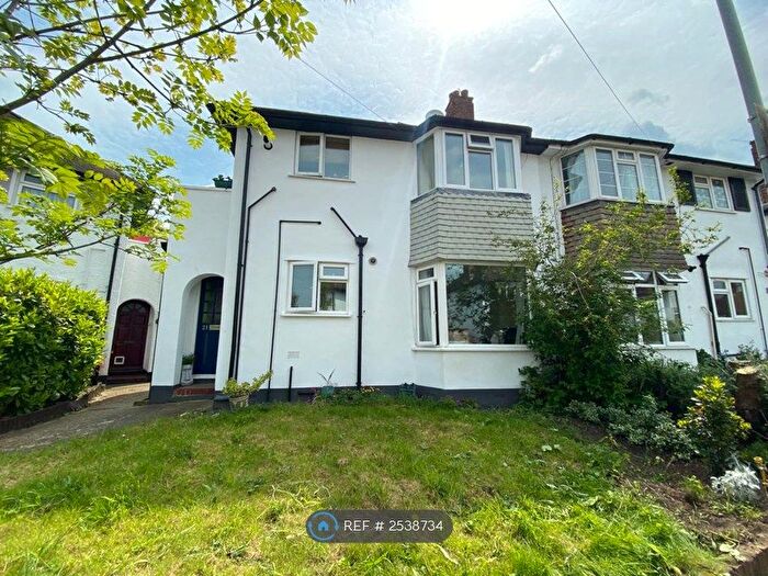 2 Bedroom Maisonette To Rent In Grove Close, Kingston Upon Thames, KT1