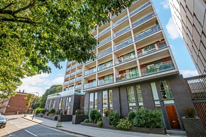 2 Bedroom Flat To Rent In Roseberry Place, Dalston, London, E8