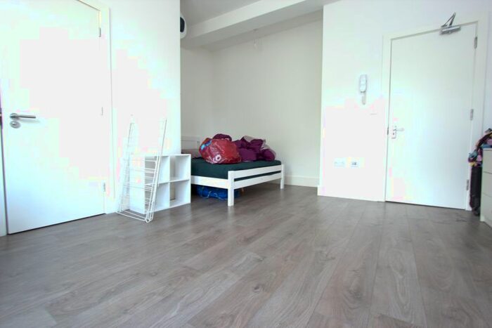 Property To Rent In Queens Parade, Green Lanes, London, N8