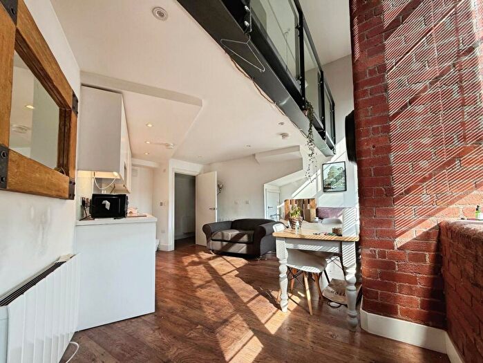 1 Bedroom Flat To Rent In Crispin Lofts, New York Road, Leeds, West Yorkshire, LS2