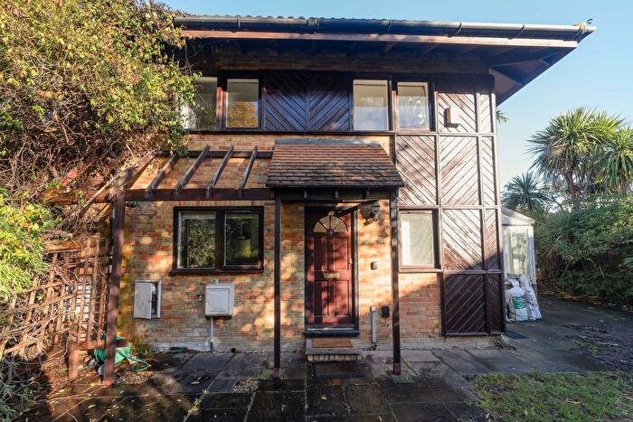 3 Bedroom Semi Detached House To Rent In Friars Mead, E14