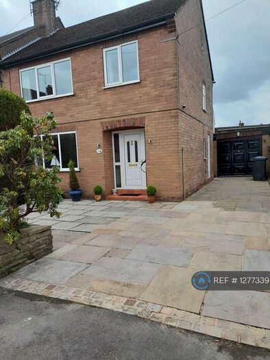 3 Bedroom Semi-Detached House To Rent In Waverley Close, Macclesfield, SK10