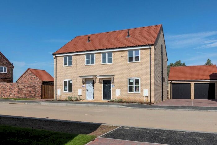 3 Bedroom Semi-Detached House For Sale In Balmoral Way, Holbeach, PE12