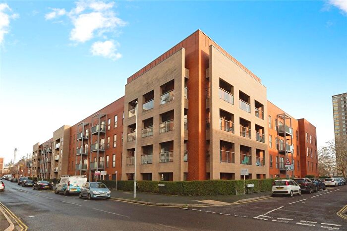 1 Bedroom Flat For Sale In Prince George Street, Portsmouth, Hampshire, PO1
