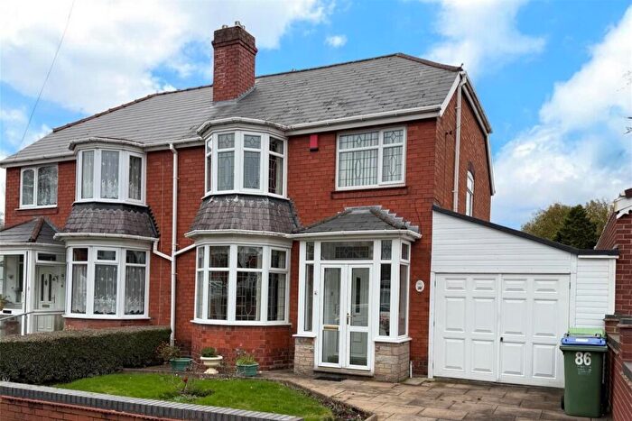 3 Bedroom Semi Detached House For Sale In Woodbourne Road, Smethwick, West Midlands, B67