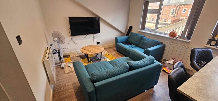 2 Bedroom Apartment To Rent In Westfield Road, Leeds, West Yorkshire, LS3