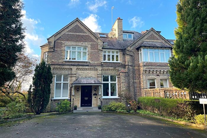 3 Bedroom Flat For Sale In Struan Court, Grey Road, Altrincham, WA14