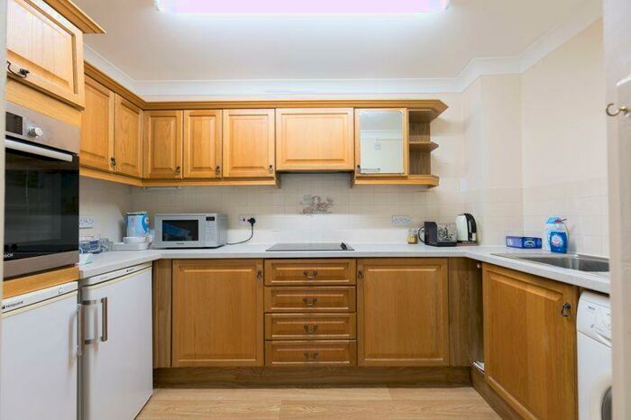 2 Bedroom Retirement Property For Sale In Portland Road, East Grinstead, RH19