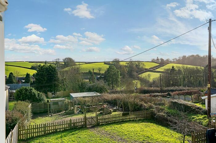 3 Bedroom Semi-Detached House For Sale In St. Johns Close, Skilgate, Taunton, TA4