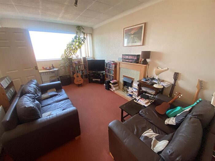 2 Bedroom Apartment For Sale In Boston Court, Newcastle Upon Tyne, NE12