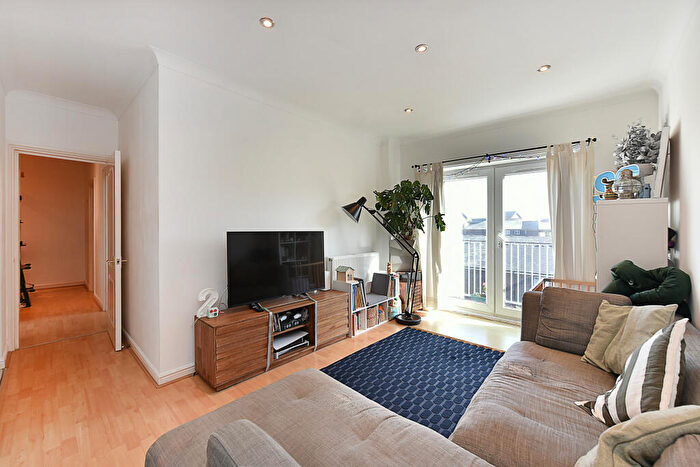 2 Bedroom Flat For Sale In Fawley Lodge, Isle Of Dogs, E14