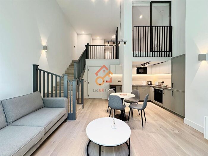 3 Bedroom Flat To Rent In Windsor Square, London, SE18