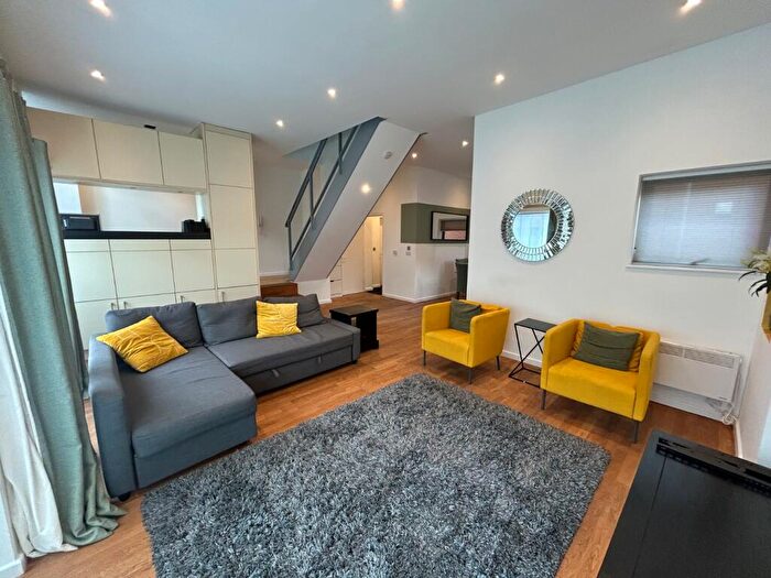 3 Bedroom Flat To Rent In Park Rock, Castle Boulevard, Nottingham, Nottinghamshire, NG7