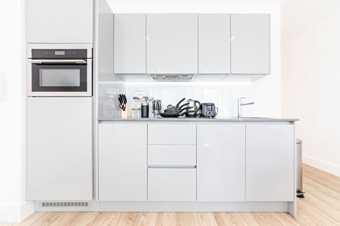 Apartment To Rent In Essex House, Fairfield Road, Brentwood, Essex, CM14