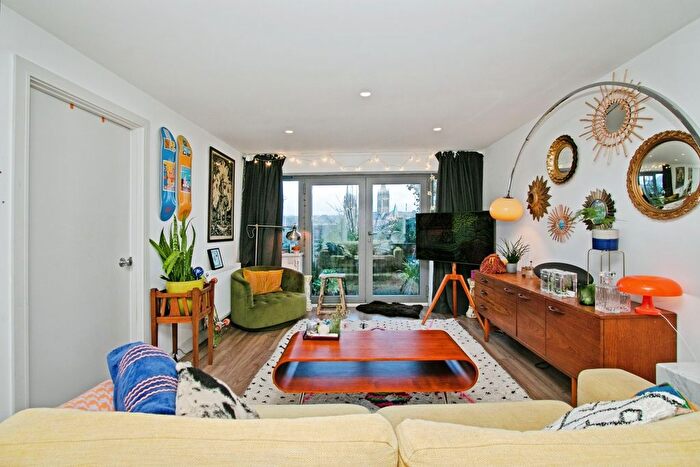 1 Bedroom Flat For Sale In Infirmary Hill, Truro, Cornwall, TR1