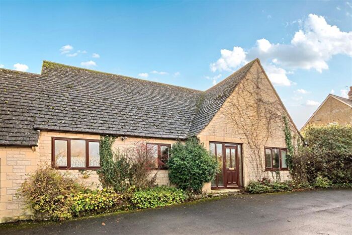 3 Bedroom Detached Bungalow For Sale In Lyneham Road, Chipping Norton, OX7