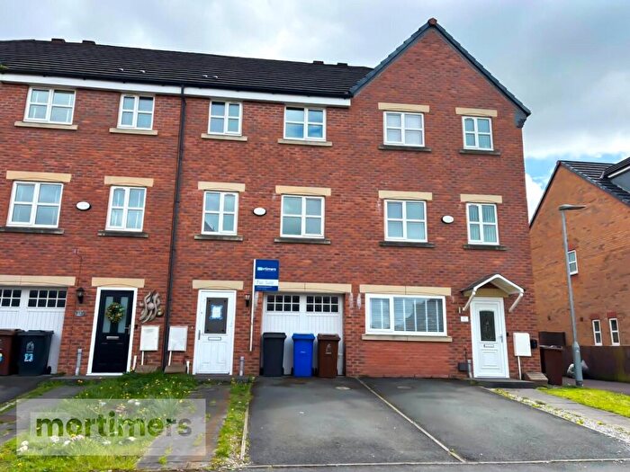 4 Bedroom Town House For Sale In Sweet Briar Close, Clayton Le Moors, Accrington, Lancashire, BB5