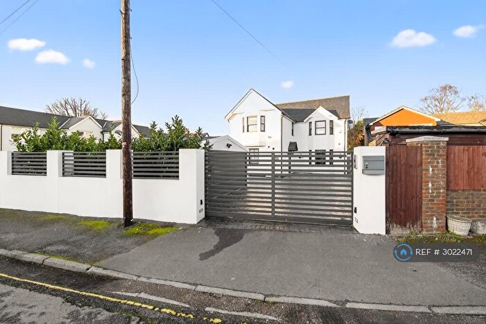 5 Bedroom Detached House To Rent In Brier Lea, Tadworth, KT20