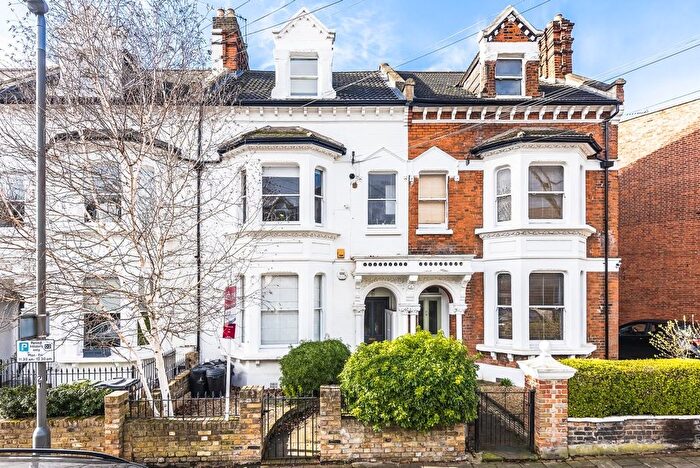 2 Bedroom Flat For Sale In Balham Park Road, Balham, London, SW12