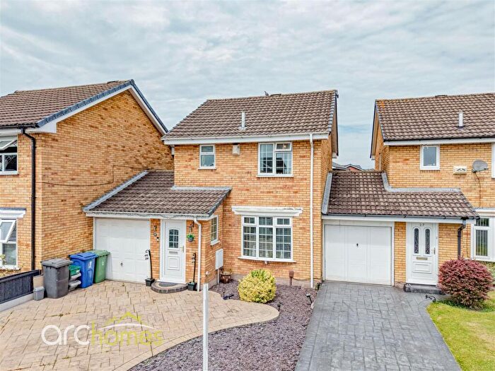 3 Bedroom Link Detached House For Sale In Ennerdale Road, Astley, Tyldesley, Manchester, M29