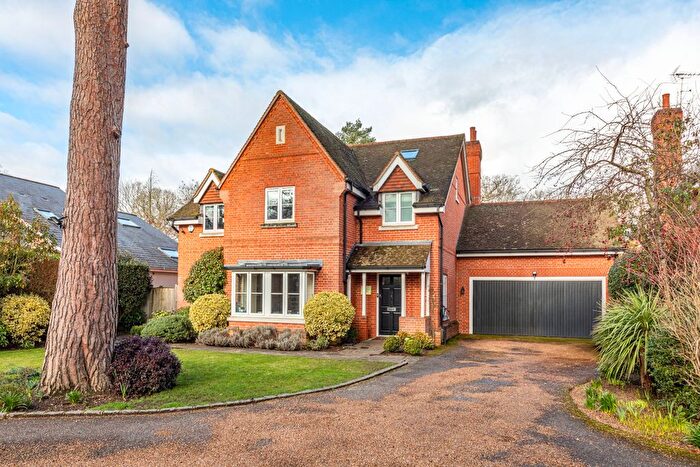 5 Bedroom Detached House For Sale In West Byfleet, Surrey, KT14