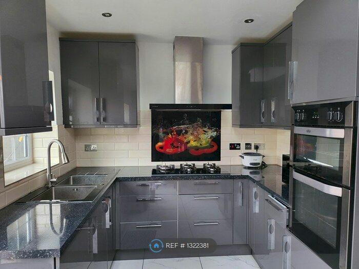 3 Bedroom Semi-Detached House To Rent In Stormont Way, Chessington KT9