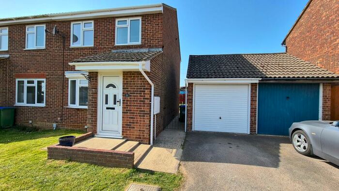 3 Bedroom Semi-Detached House To Rent In Swannee Close, Peacehaven, BN10