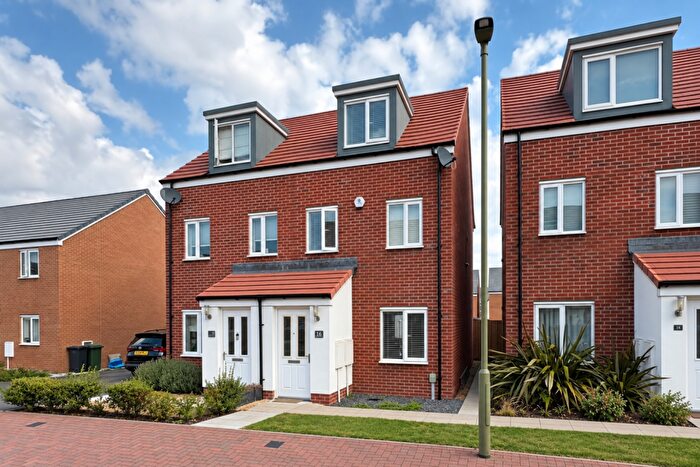 3 Bedroom Semi-Detached House For Sale In Maguire Close, Grove, OX12