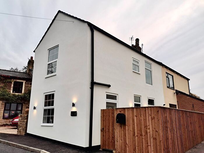 3 Bedroom Property To Rent In Long Causeway, Wakefield, WF3