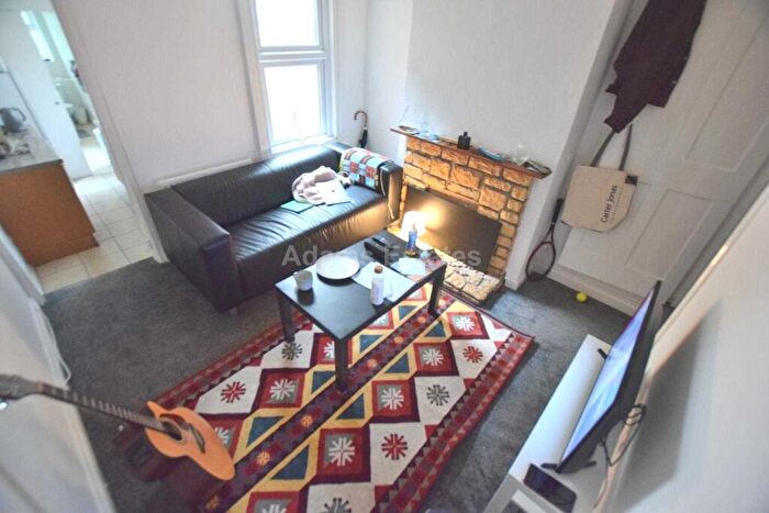 2 Bedroom Terraced House To Rent In Blenheim Gardens, Reading, RG1